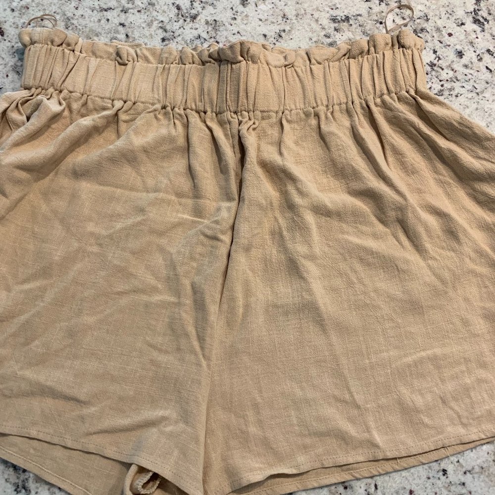 NEW WITH TAGS & NEVER WORN Pink Lily Tan Linen Shorts